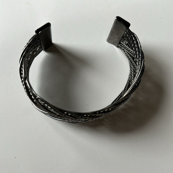 🌻Silver Toned Wired Cuff Bracelet - Picture 3 of 8